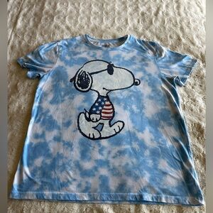 PEANUTS XL Tye Dye T-Shirt Snoopy in Sunglasses and  a Flag Shirt. Preowned